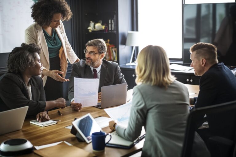 L&rsquo;impact de la motion de censure sur les entreprises et leurs collaborateurs